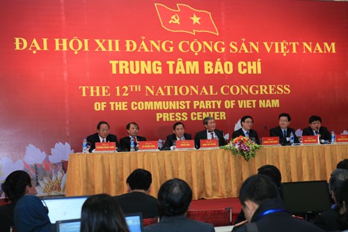 Domestic and foreign reporters ready for 12th Party Congress - ảnh 1